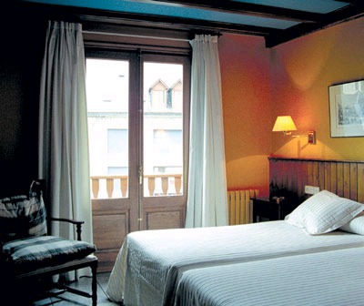 Ribaeta Hotel 2*