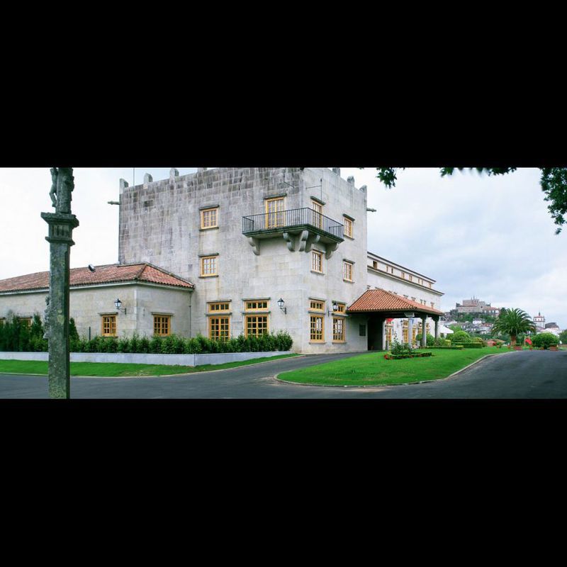 Hotel De 4*