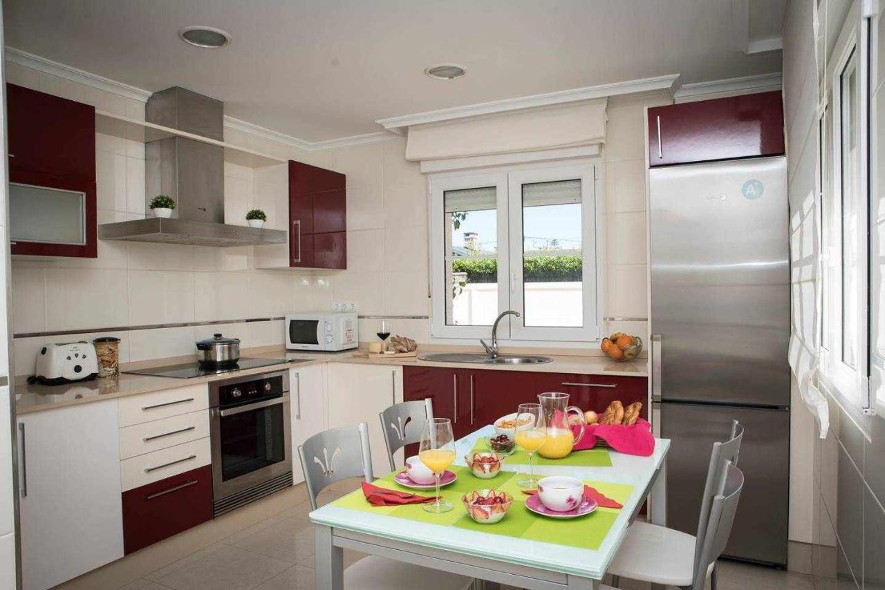 Chalet Pareado Con Jardin En 1ª Linea De Mar Burela