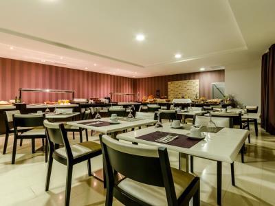 Yit Vía Sevilla Mairena Hotel 4*