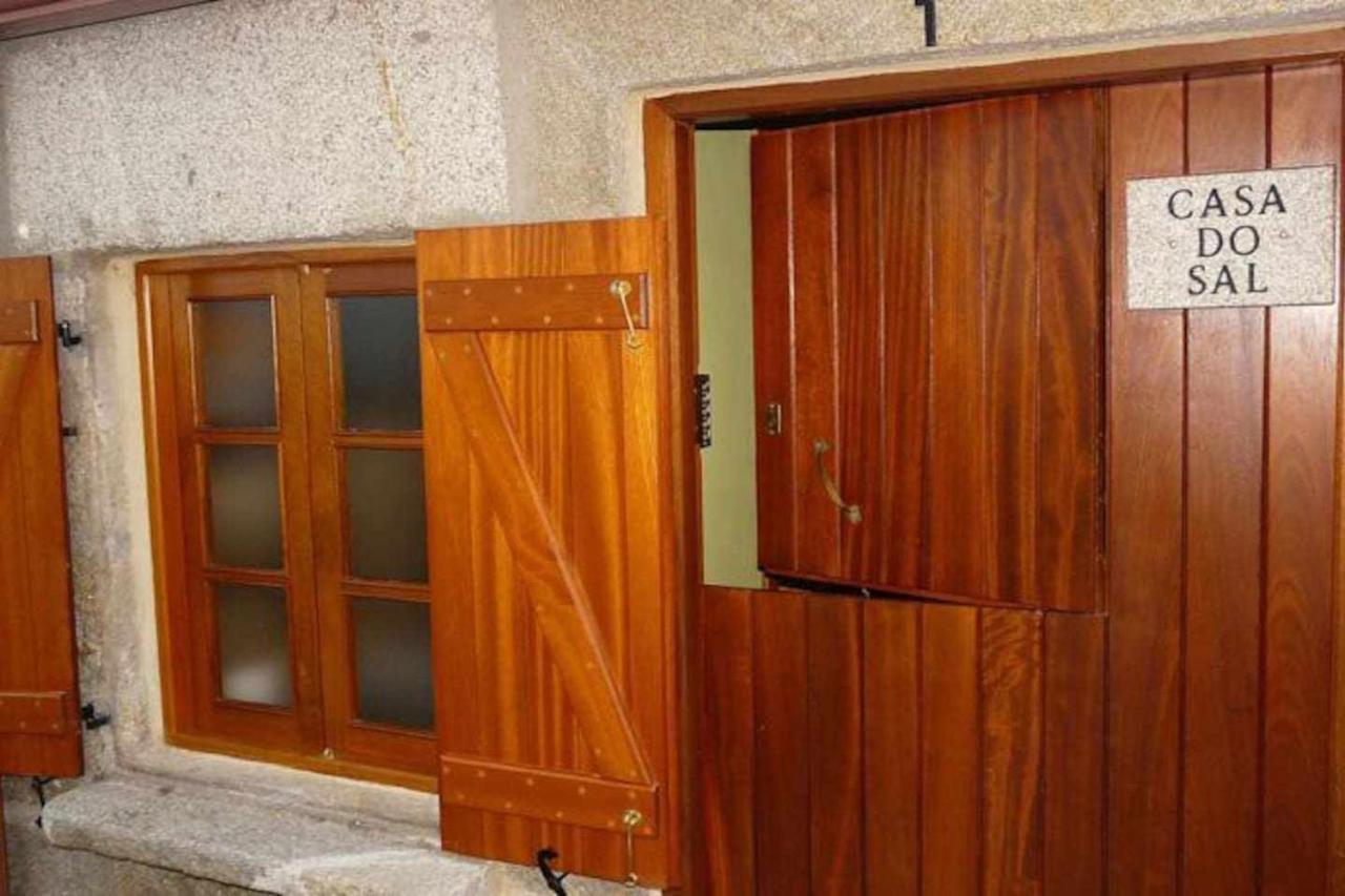 Antiguo Almacén De Sal Encima Del Mar *