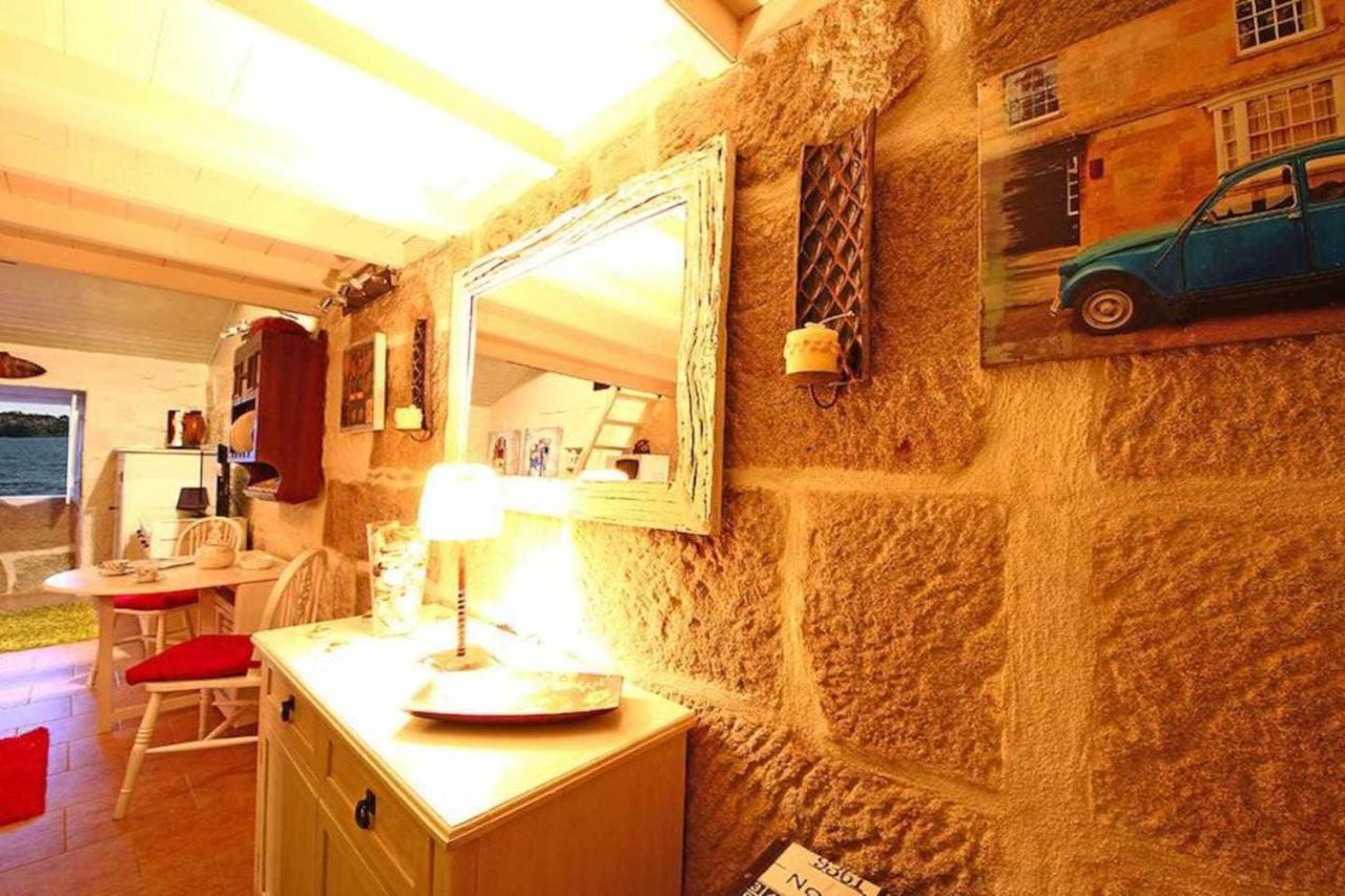Antiguo Almacén De Sal Encima Del Mar * Combarro