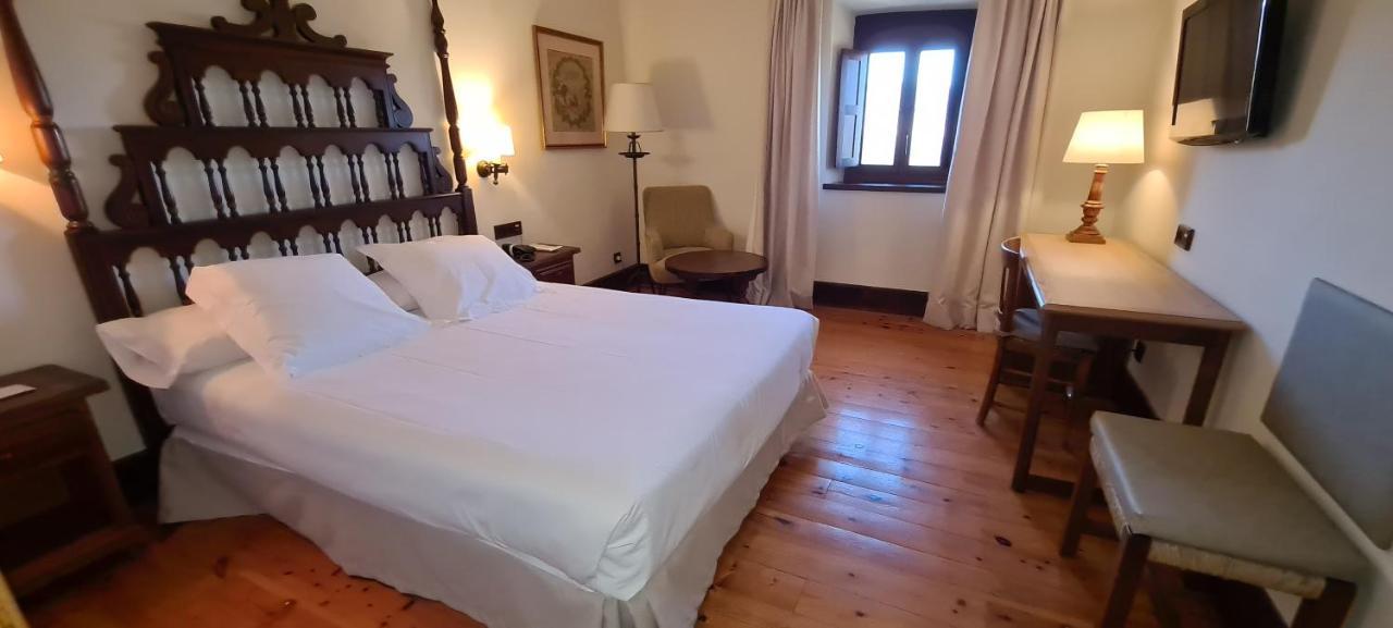 Hotel De Gredos