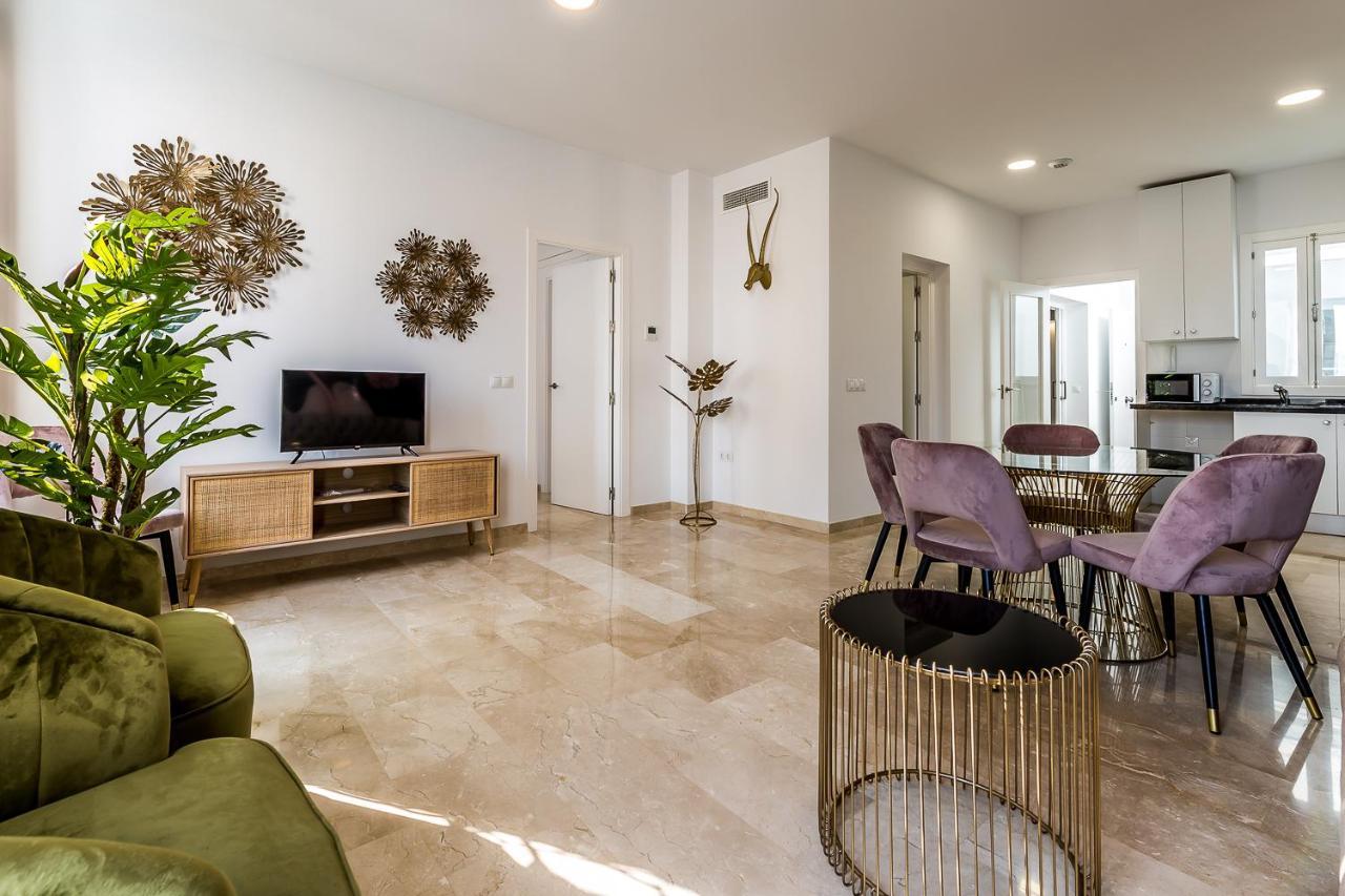 San Francisco Plaza Apartment
