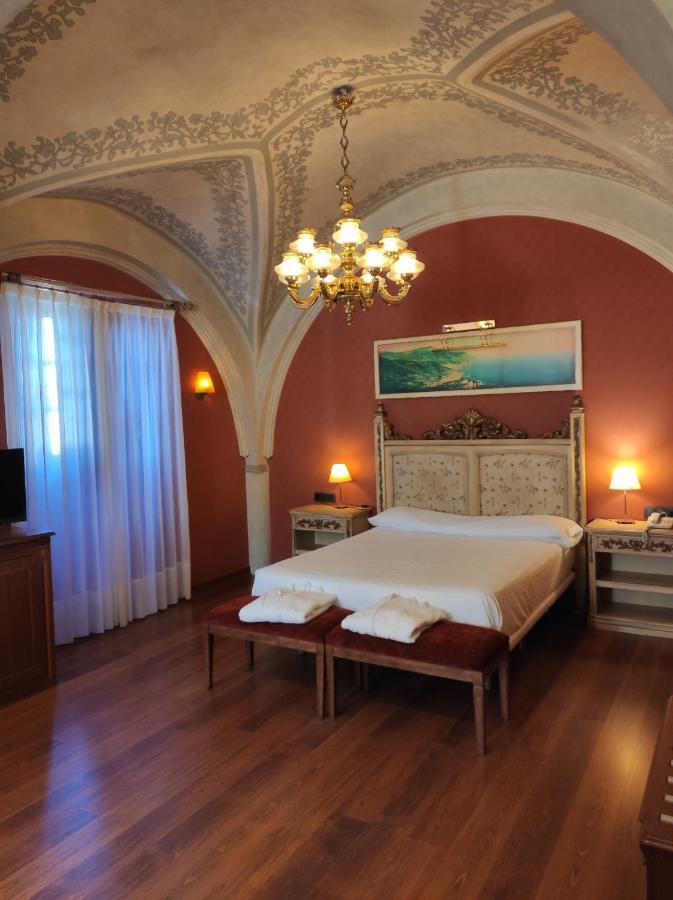 Palacio De La Magdalena 4*