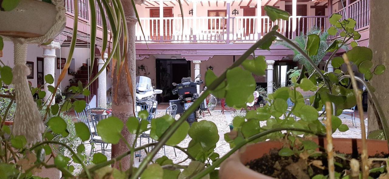 Caballeros Hotel