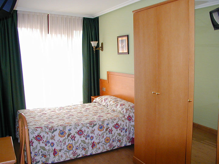 Carbayon Hotel 2*