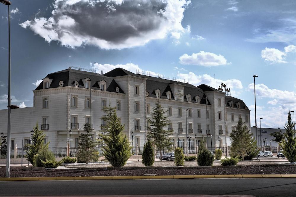 Santa Isabel Hotel 4*