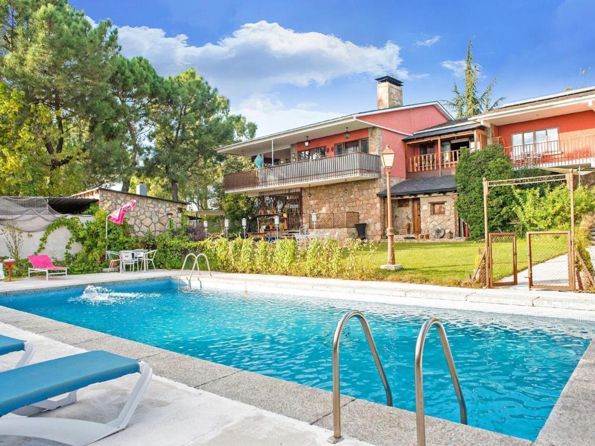 Rural With Shared Garden Pool And Holiday home Galapagar