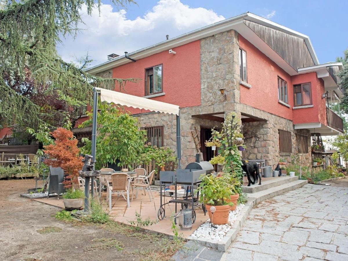 Rural With Shared Garden Pool And Holiday home *
