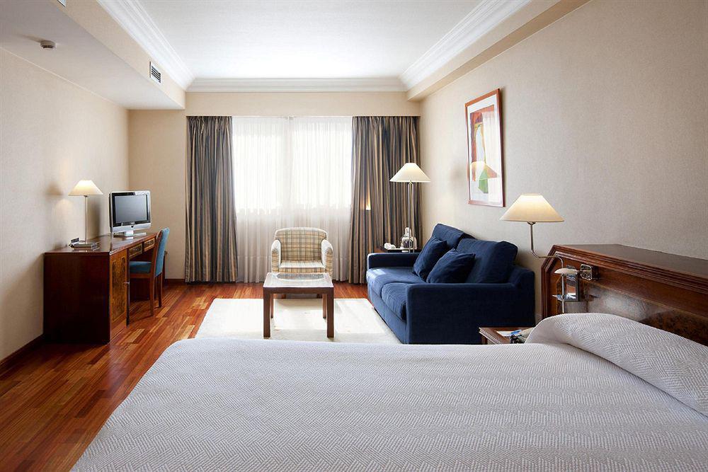 Hotel Nh Iruna Park 4*