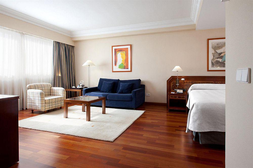 Hotel Nh Iruna Park 4*