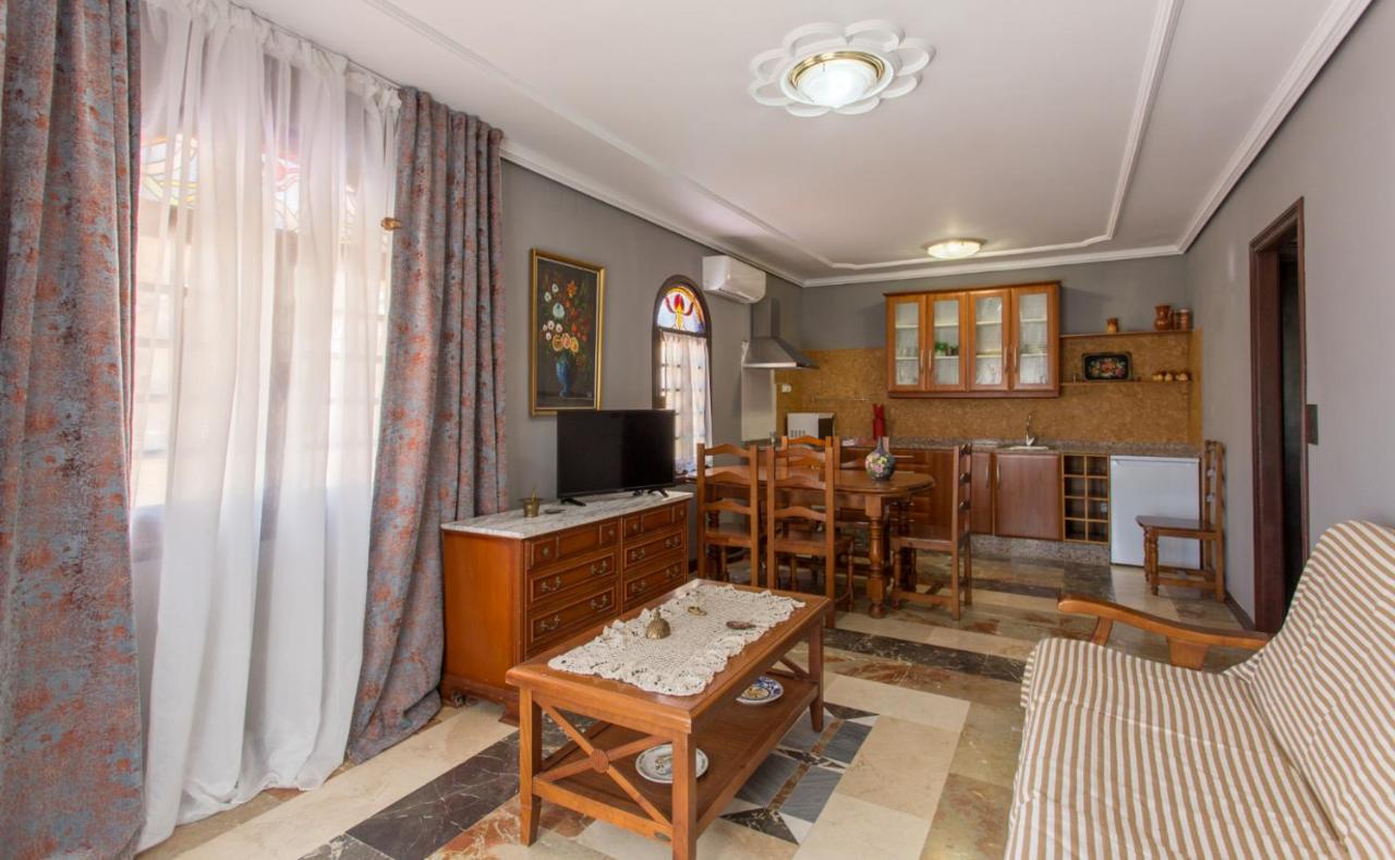 Gaudi Style Apartahotel Nàquera