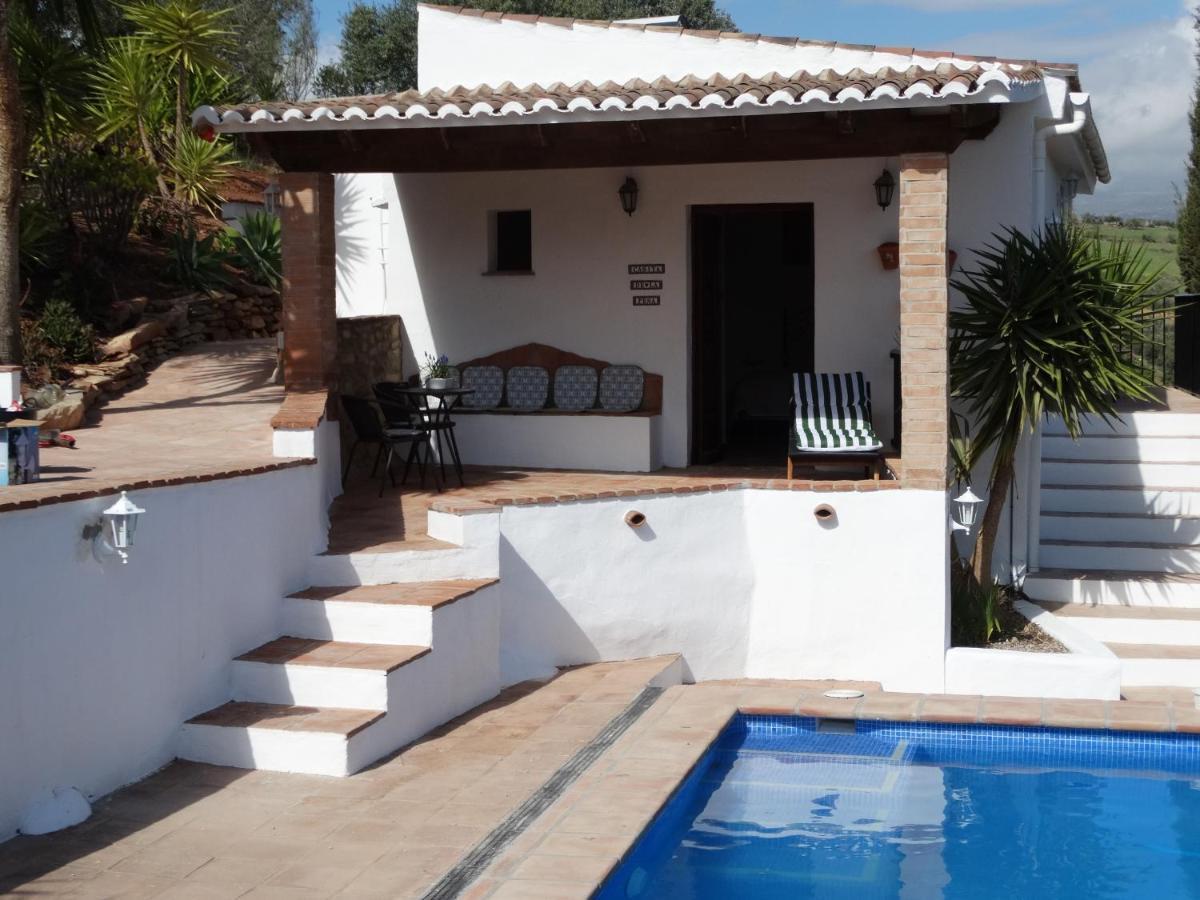 Cortijo Loma León Bed and breakfast *