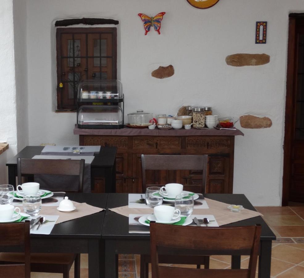Cortijo Loma León Bed and breakfast