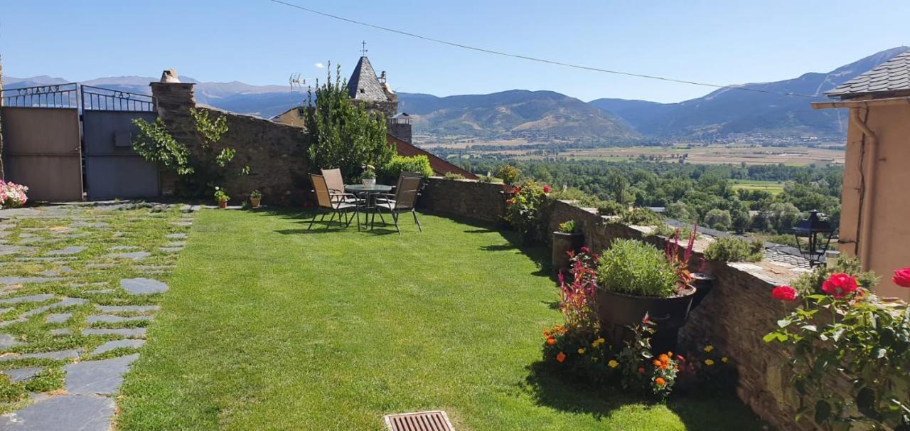 Cal Rafalet Holiday home