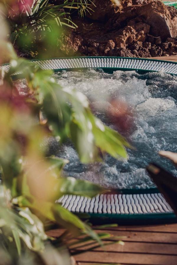The Circular - Jacuzzi, Hiking & Vineyards *
