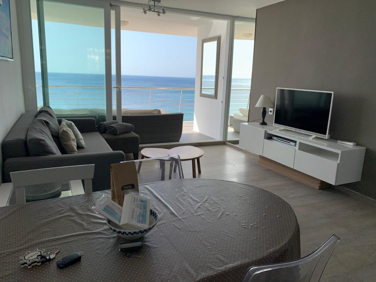 Apartment Sea Front, First Line, Air Conditioning, Heating, First Floor, 2 Habs 4beds