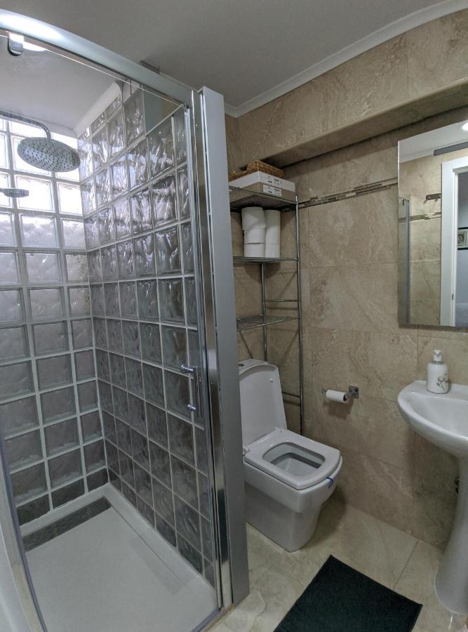 En Casa Nueva Y Moderna Habitación en casa particular