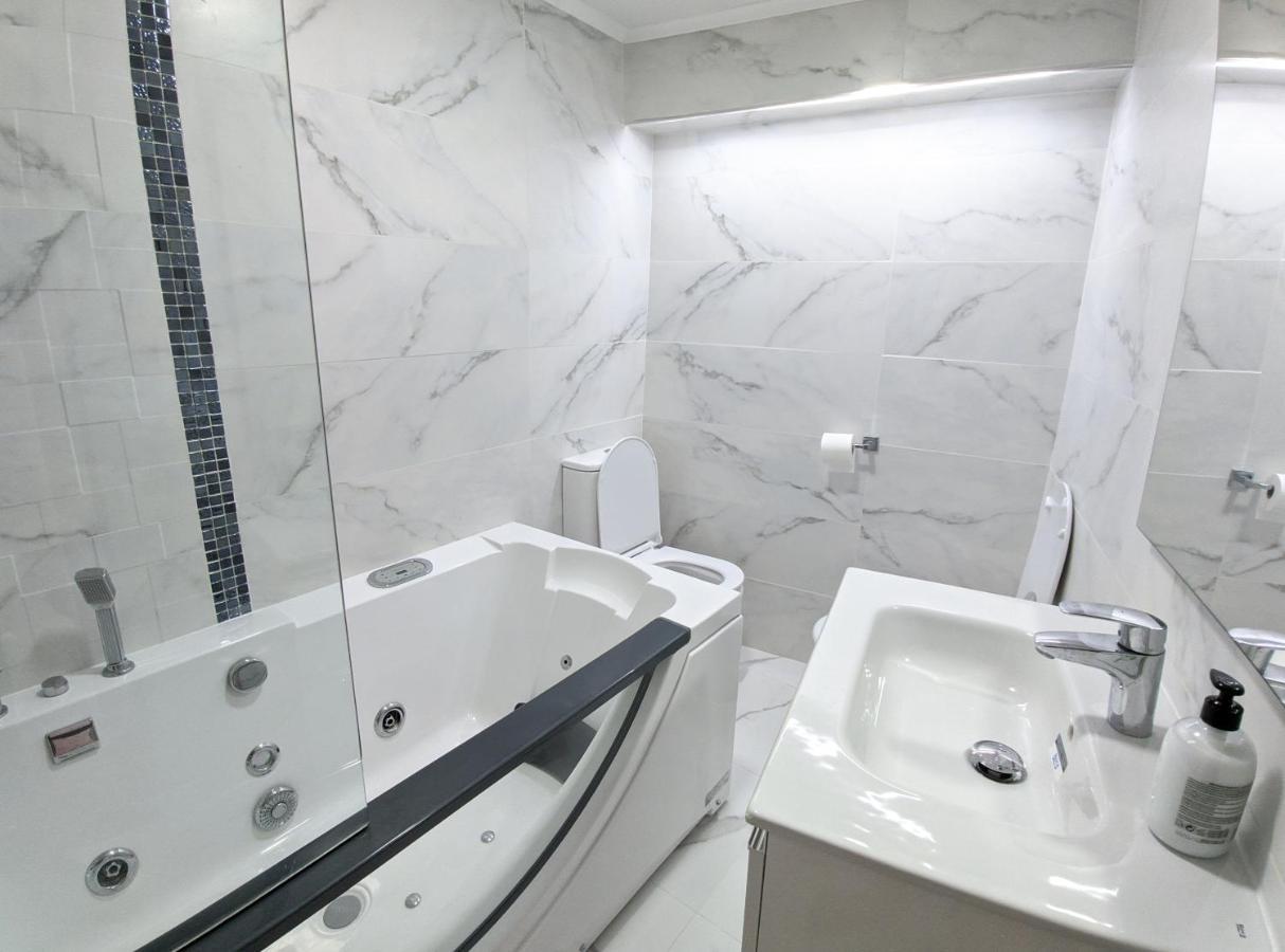 En Casa Nueva Y Moderna Habitación en casa particular