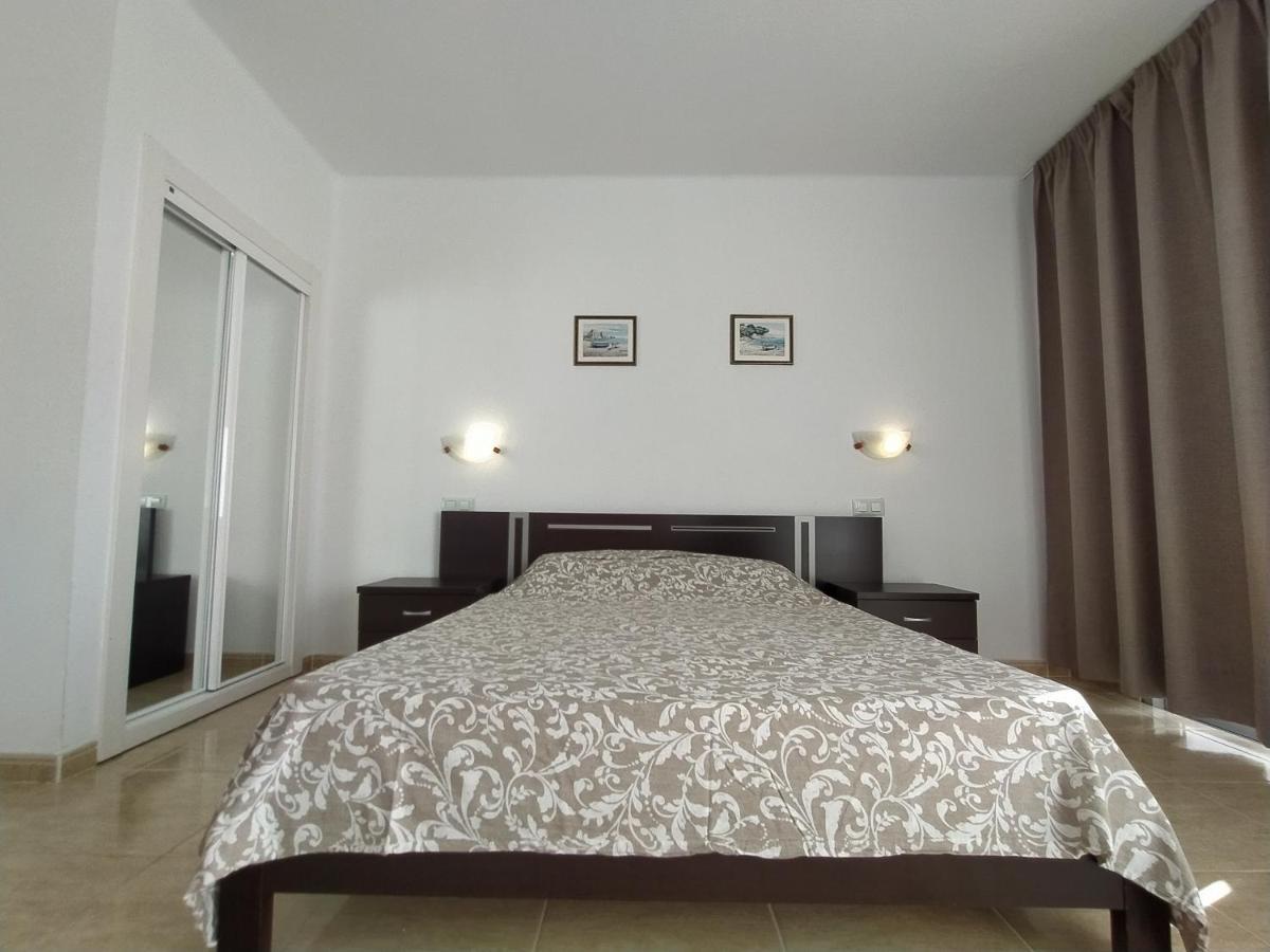 Apartment Studio With Ocean View. 100 M Beach *