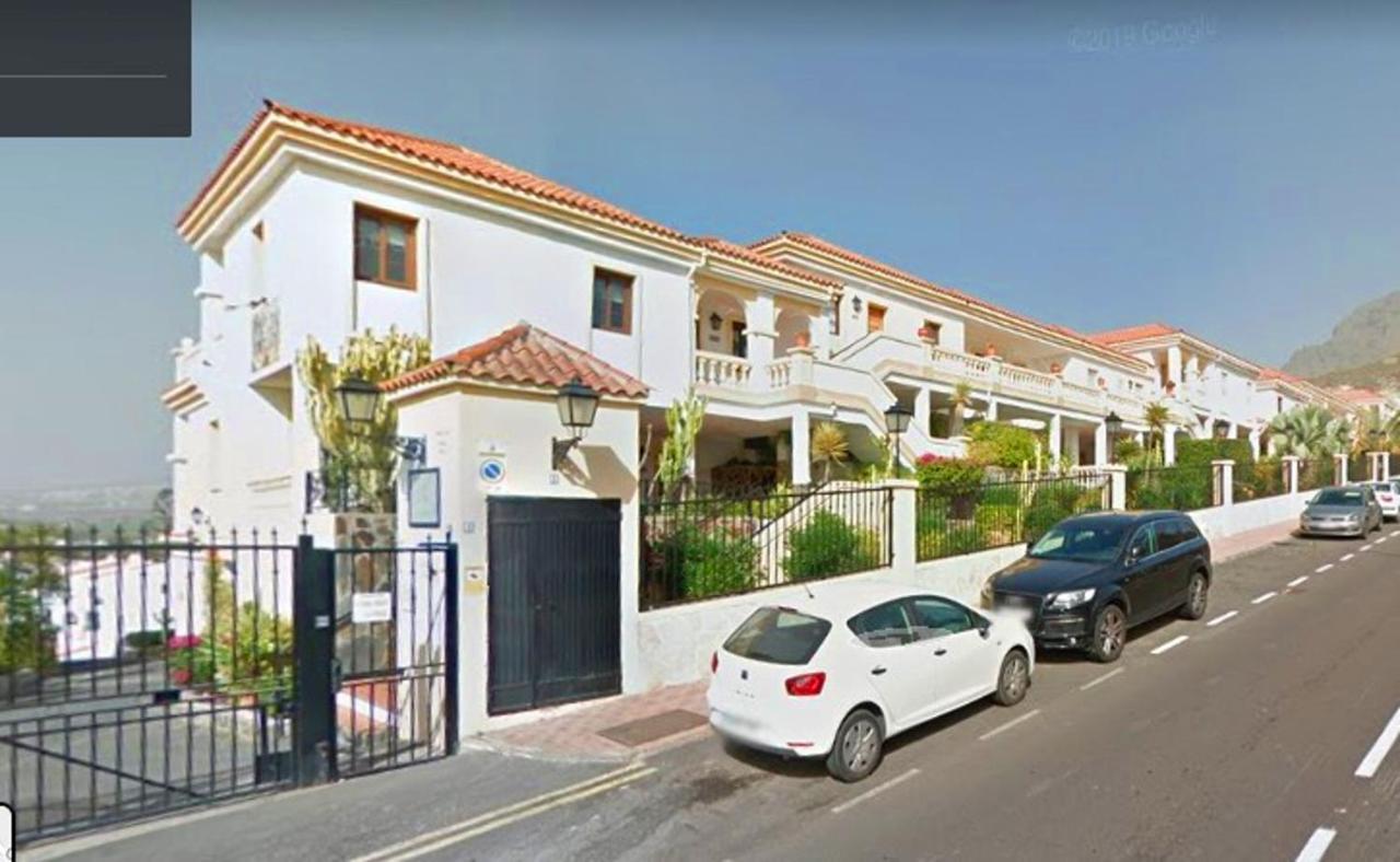 Stylish Design With Ocean, Pool View, King Size Bed, Wifi, Smart Tv, Free Parking 2 Pools Access *