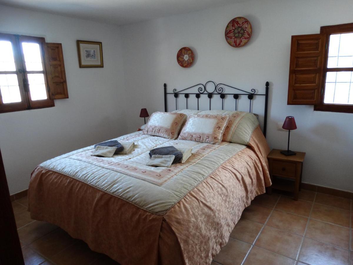 Cortijo Loma León Bed and breakfast *