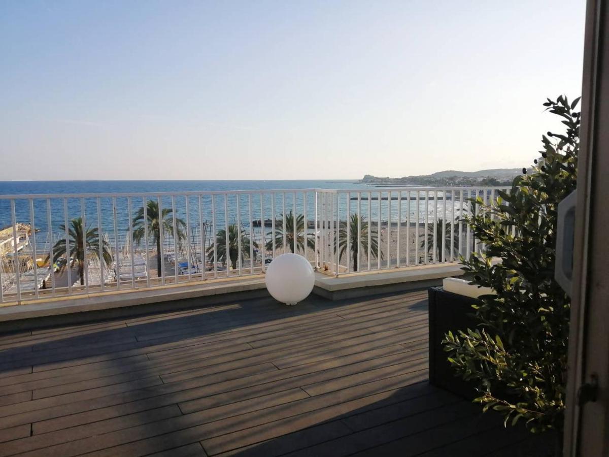 Atico Con Fantasticas Vistas Al Mar Y La Iglesia Apartment Sitges