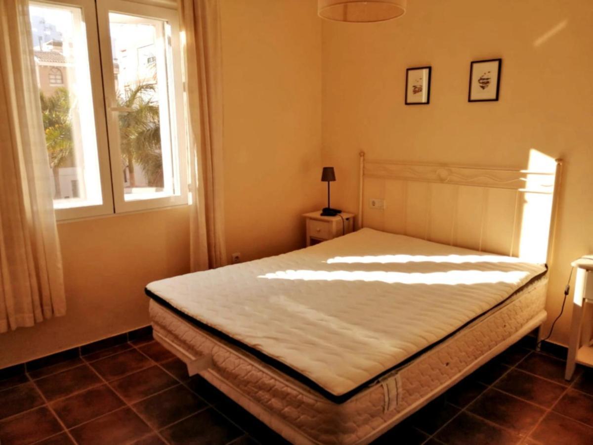 Center Paseo Apartment: Renovated With Double Garage