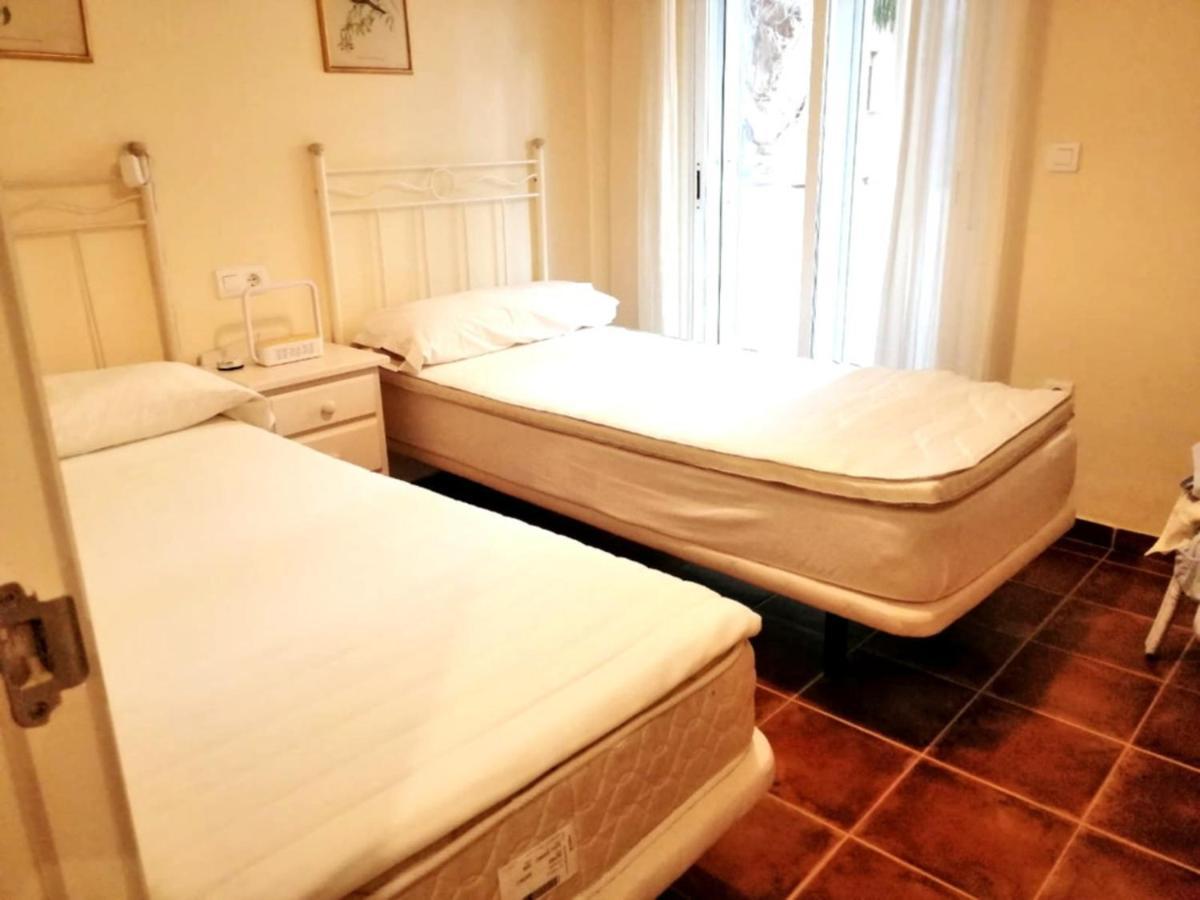 Center Paseo Apartment: Renovated With Double Garage