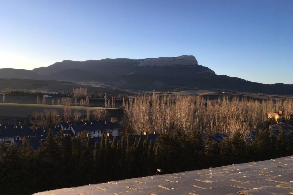 Apartamento Aticoroel Apartment Jaca