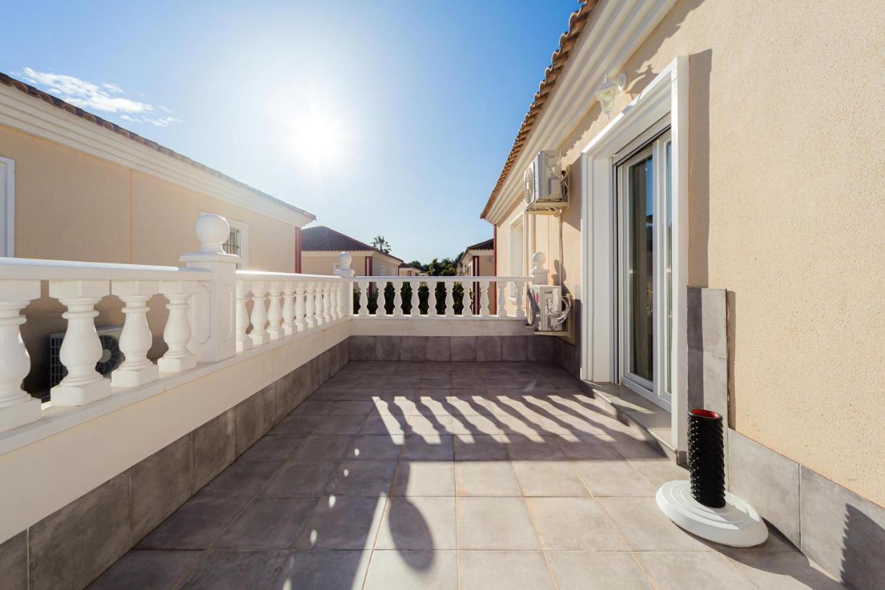 Сasa de vacaciones House In A Pine Park Near The Sea