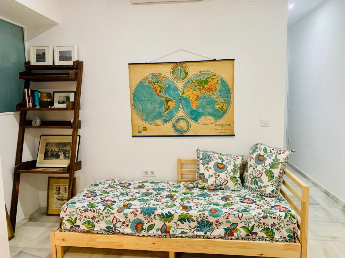 La Biblioteca Del Cartujo * Cadiz