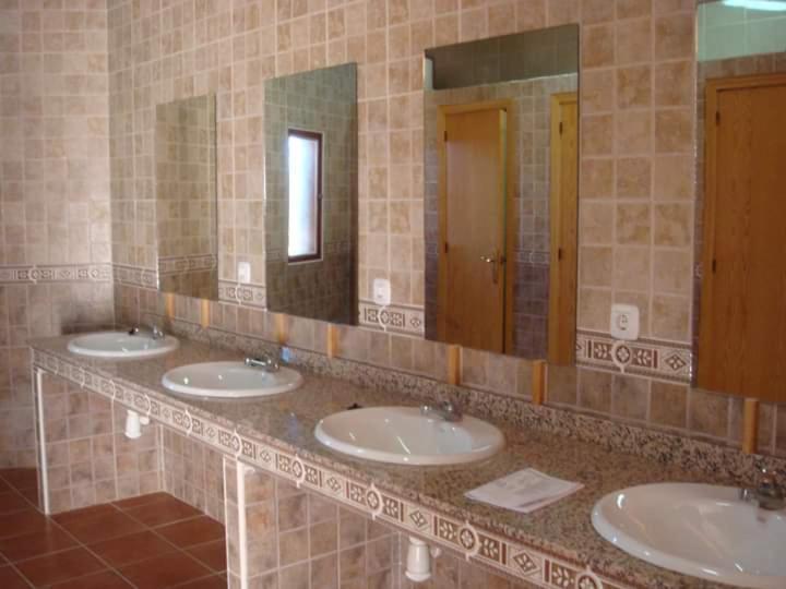 Turistico De Cornalvo Hostel *