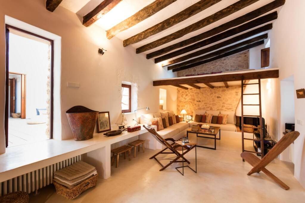 Toni Mateu Villa