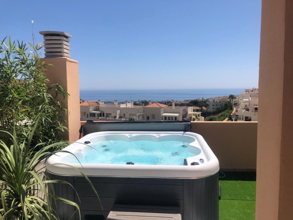 New: Luxurious Penthouse With Jacuzzi & Sea View