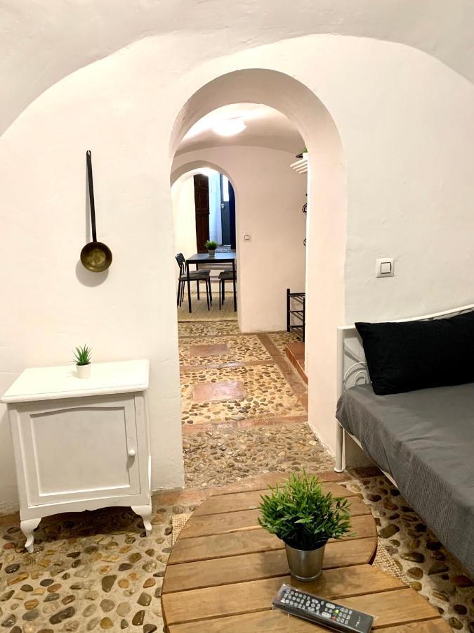 Casa Cueva Castillo * Perales de Tajuna