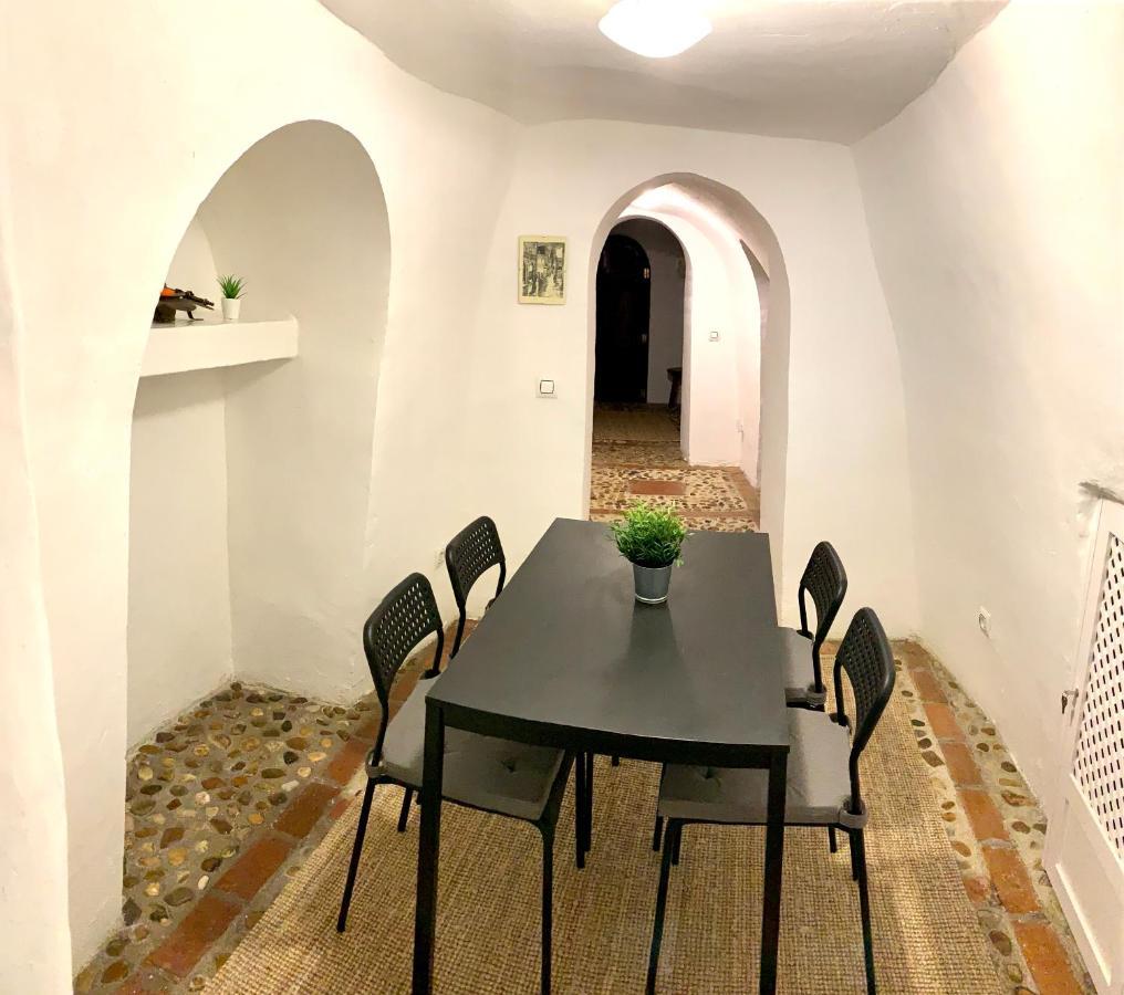 Casa Cueva Castillo * Perales de Tajuna