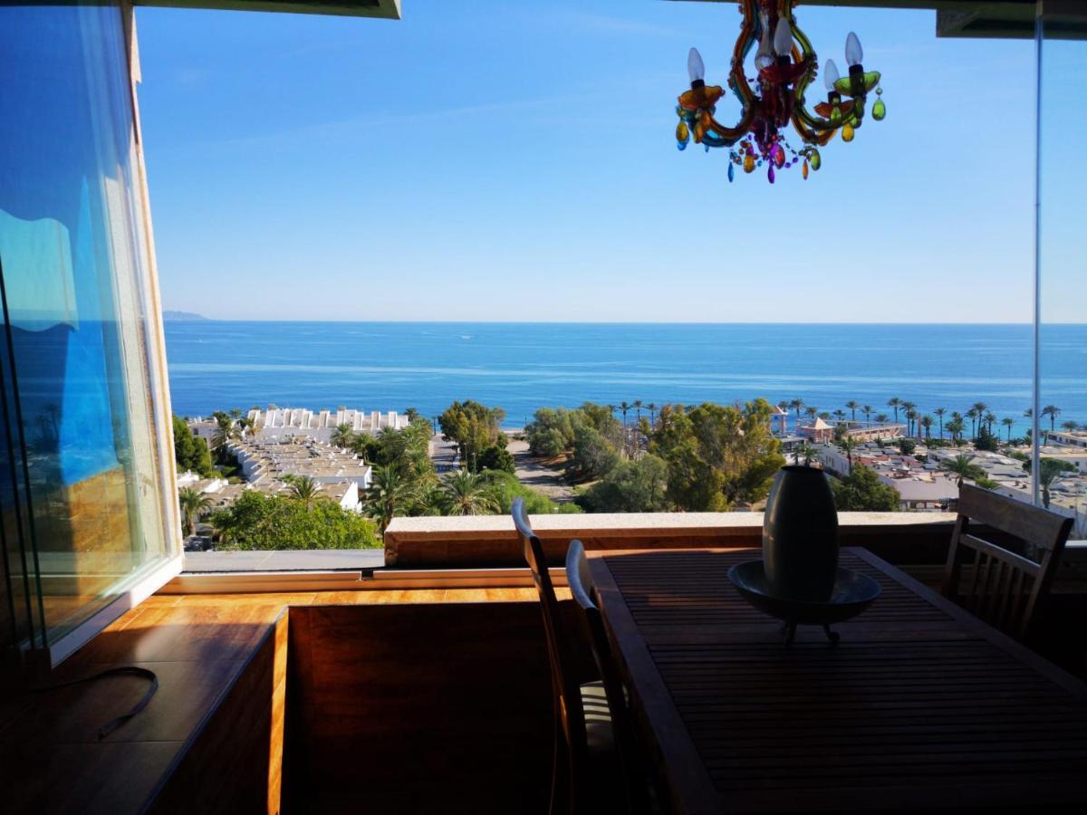 Mirando Al Mar * Aguadulce (Almeria)