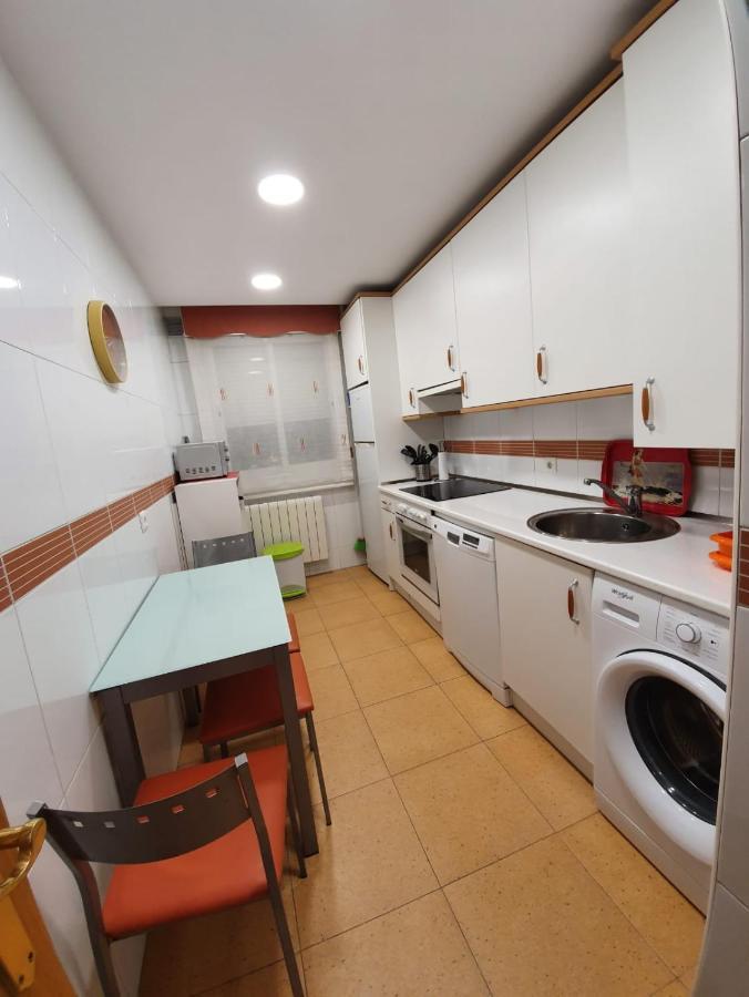 Piso De Tres Con Garaje Y Todos Servicios Cerca Burgo