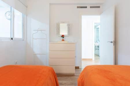 Amadeo Vives 3 Apartment
