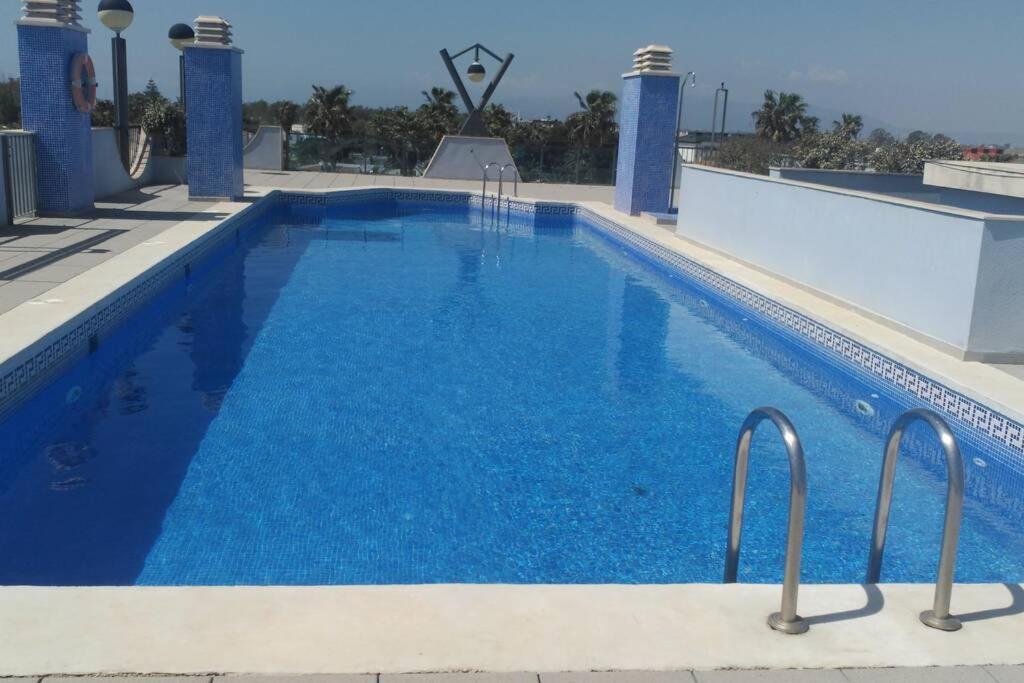 Deltaebro Piscina * L'Eucaliptus