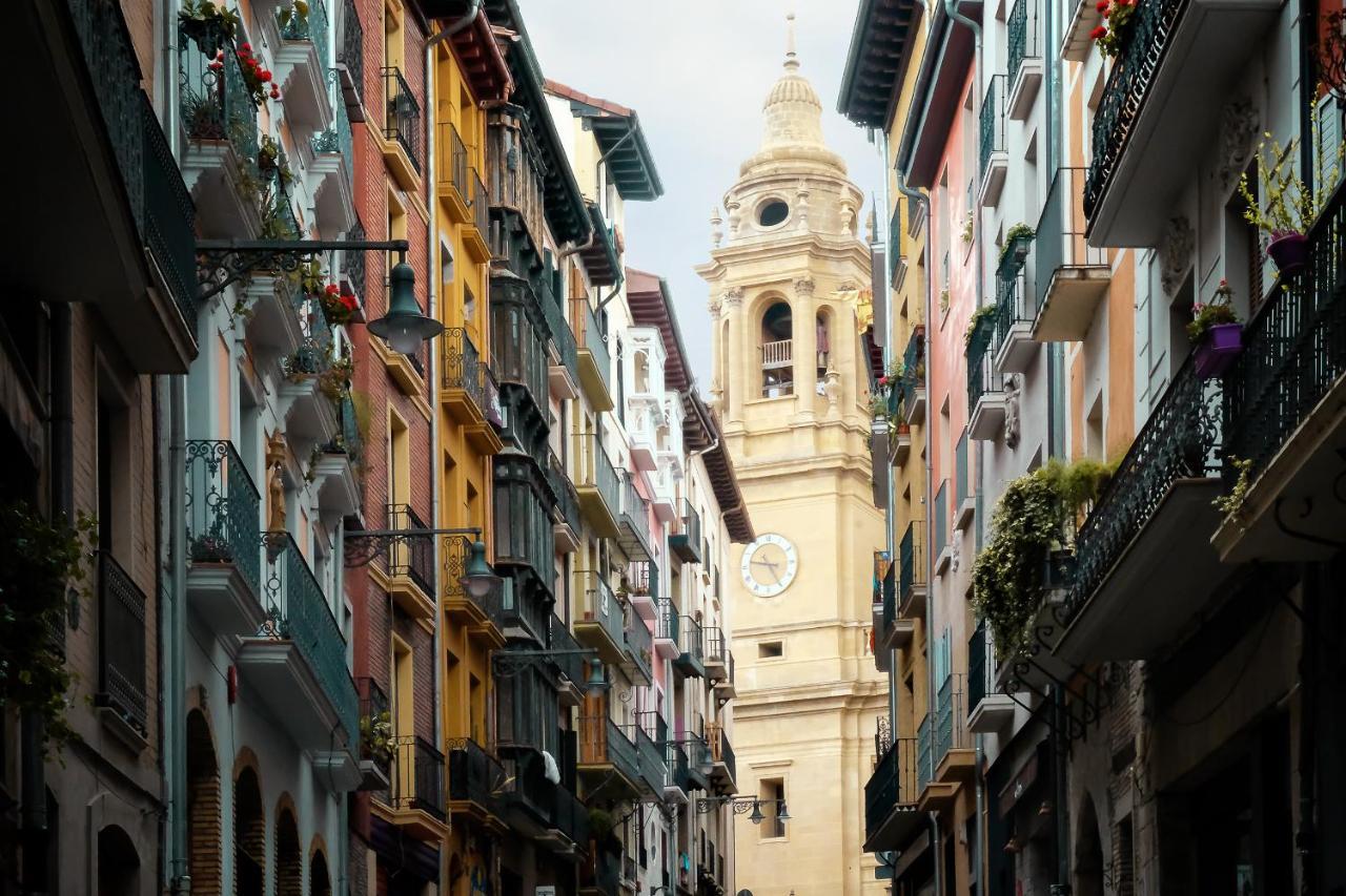 Frente A La Catedral * Pamplona