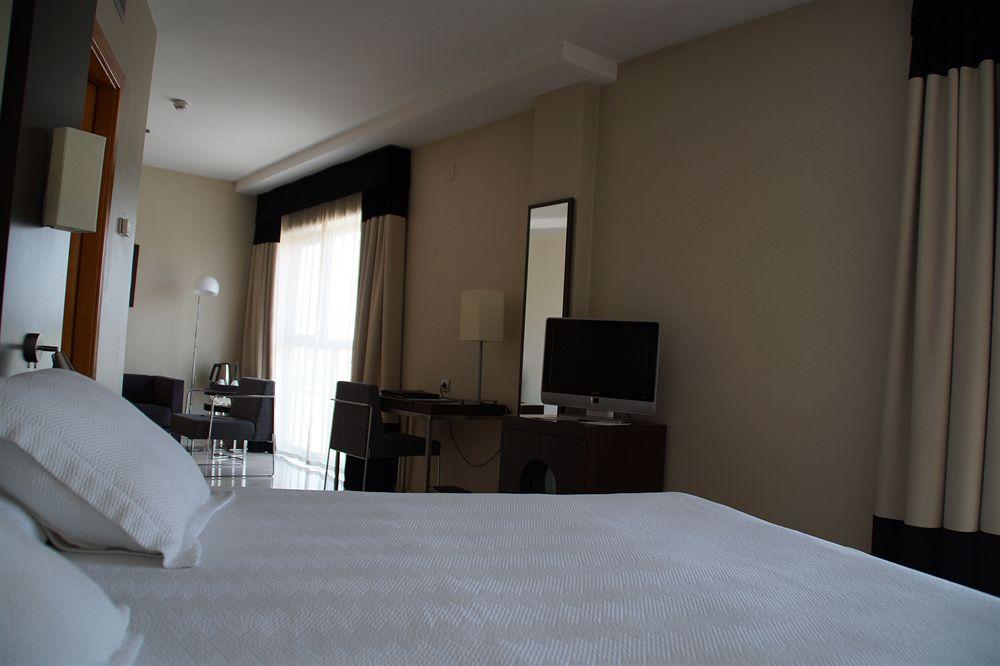 Nh Ciudad De Hotel 4*