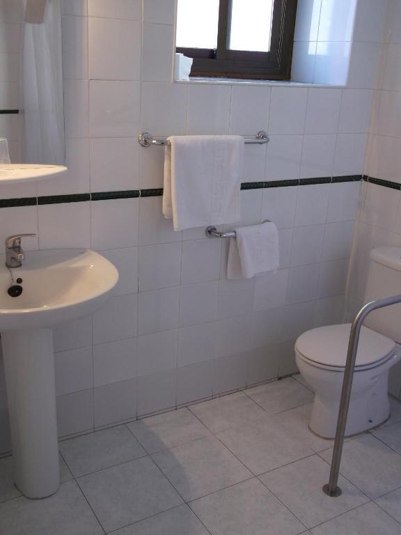 Atlantida Guest house *