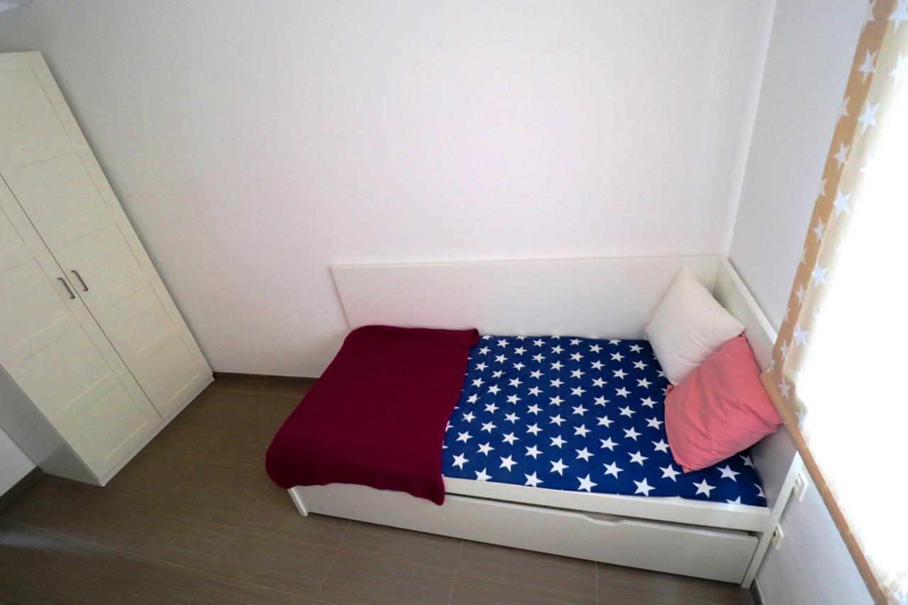 Moderna Con Piscina Individual *