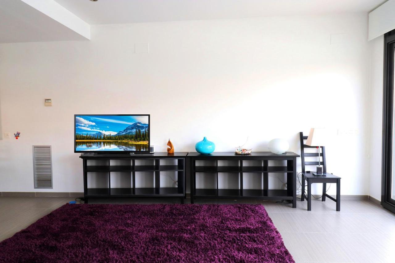 Moderna Con Piscina Individual *
