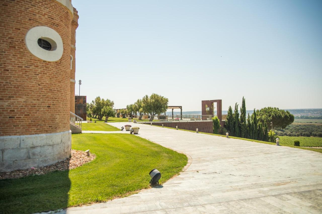 Castillo De Monte La Reina Real & Bodega Hotel *