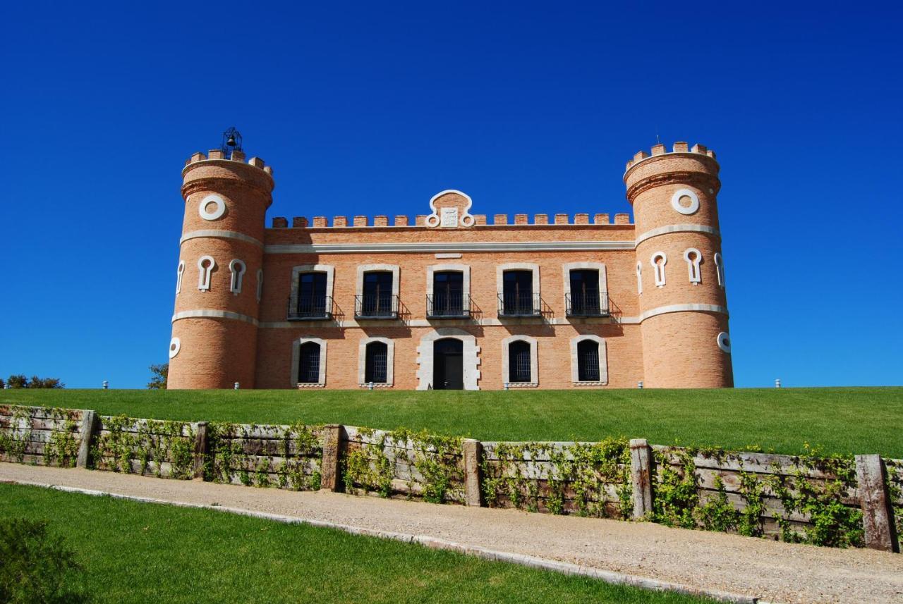 Castillo De Monte La Reina Real & Bodega Hotel *