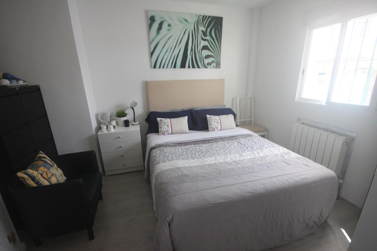 Homestay Little Peaceful Retreat: Private With Terrace And Amenities *